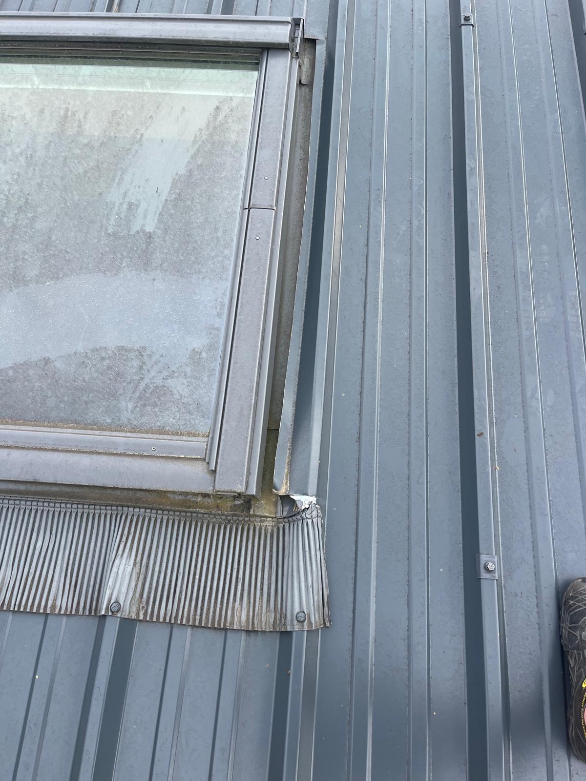 Habillage zinc fenêtre de toit - Avant